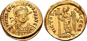 Anastasius I AV Solidus. Constantinople, AD 491-498. D N ANASTASIVS P P AVG, helmeted, pearl-diademed and cuirassed bust facing three-quarters to righ...