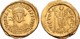 Anastasius I AV Solidus. Constantinople, AD 491-498. D N ANASTASIVS P P AVC, helmeted, pearl-diademed and cuirassed bust three-quarters facing, holdin...