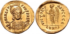 Anastasius I AV Solidus. Constantinople, AD 498-518. D N ANASTASIVS P P AVC, helmeted and cuirassed bust three-quarters facing, holding spear over rig...
