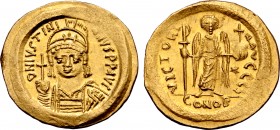 Justinian I AV Solidus. Constantinople, AD 545-565. D N IVSTINIANVS P P AVI, helmeted and cuirassed bust facing, holding globus cruciger and shield de...
