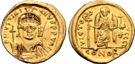 Justinian I AV Solidus. Constantinople, AD 545-565. D N IVSTINIANVS P P VAI (sic), helmeted and cuirassed bust facing, holding globus cruciger and shi...