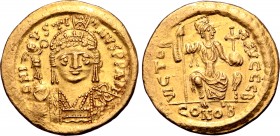 Justin II AV Solidus. Constantinople, AD 567-578. D N IVSTINVS P P AVI, helmeted and cuirassed bust facing, holding globus surmounted by crowning Vict...