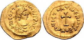 Tiberius II Constantine AV Tremissis. Constantinople, AD 578-582. ∂ M COSTANTINVS P P AC, pearl-diademed, draped and cuirassed bust to right / VICTOR ...