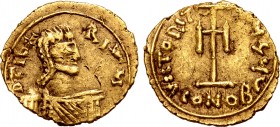 Tiberius III Apsimar AV Tremissis. Syracuse, AD 698-705. D TIЬЄRI AV, pearl-diademed and cuirassed bust to right, wearing paludamentum / VICTORIA AЧϚЧ...