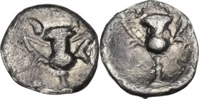 Greek Italy. Southern Apulia, Tarentum. AR Obol, circa 280-228 BC. Obv. Kantharos; three pellets around. Rev. Kantharos. HN Italy 1076. AR. 0.33 g. 9....