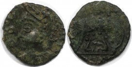 Römische Münzen, MÜNZEN DER RÖMISCHEN KAISERZEIT. Constantinopolis. Follis ca. 350 n. Chr. (0.57 g. 11 mm) Vs.: Büste der Roma mit Helm n. l. Rs.: Lup...