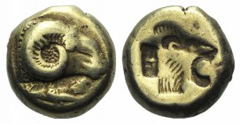 Lesbos, Mytilene, c. 521-478 BC. EL Hekte (9mm, 2.46g, 12h). Head of a ram r.; below, rooster feeding l. R/ Lion’s head with open jaws r.; all incuse....