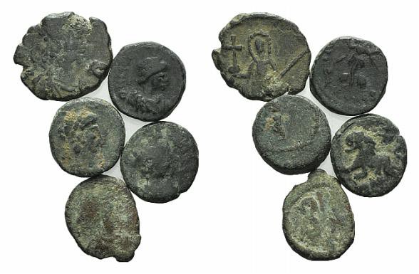 Lot of 5 Later Roman Imperial Æ coins, to be catalog. Lot sold as it, no returns...