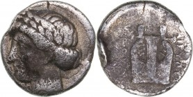 Ionia - Kolophon AR Diobol - (circa 390-350 BC)
1.01 g. 10mm. VF-/F Laureate head of Apollo left / Lyre.