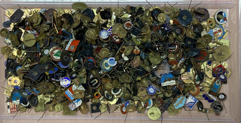 Russia - USSR collection of badges (circa 1271 pc)
Different badges, on differe...