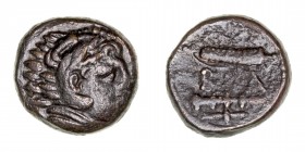 Monedas Antiguas
Reino Macedonio
Alejandro Magno
AE-16. (336-323 a.C.). Ceca incierta. A/Cabeza de Hércules a der. R/Carcaj, antorcha y clava. 6.57...