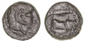 Monedas Antiguas
Macedonia
AE-13. Anfipolis. (c. 148/32 a.C.). A/Cabeza de Hércules a der. R/León estante a der., debajo clava. 3.68g. SNG.ANS 121-2...