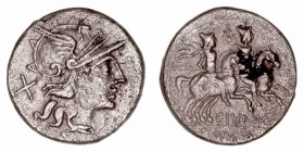 República Romana
Junia
Denario. AR. Roma. (149 a.C.). A/Cabeza de Roma a der., detrás X. R/Los Dioscuros a der., debajo C·IVNI· CF, en exergo ROMA. ...