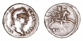 Imperio Romano
Domiciano
Denario. AE. (81-96). Forrado. R/COS V. Jinete en marcha a la der. 2.76g. (RIC.242). (BC+).