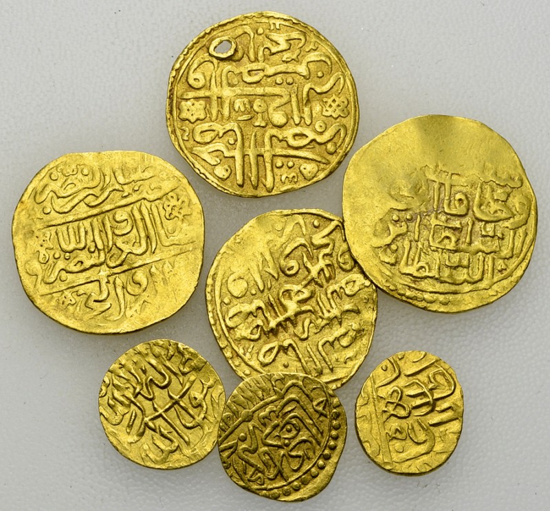 Lot of 7 Islamic AV coins 

Lot of 7 (seven) Islamic AV coins (16.82 g).

On...