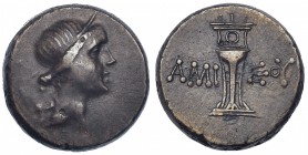 AMISOS. Pontos. Mitrídates Eupator. AE-18 (120-63 a. C.). R/ Trípode; ley.: ΑΜΙΣΟΥ. AE 8,57 g. SBG-3645. COP-138.