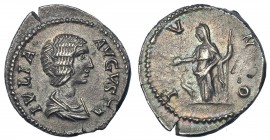 JULIA DOMNA, esposa de Septimio Severo. Denario. Roma (196-211). R/ Ley: IVNO. RIC-559. Cospel abierto. EBC-/MBC+.