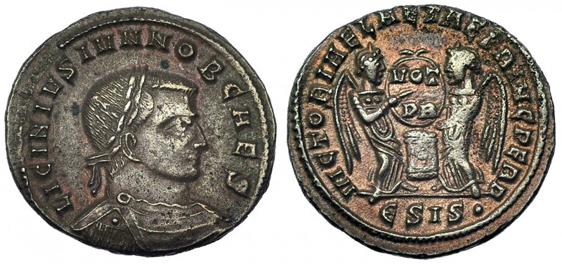 LICINIO II. Follis. Siscia (319). ЄSIS• en el exergo. R/ VICTORIAE LAETAE PRINC ...