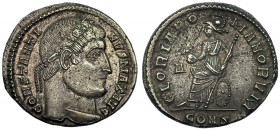 CONSTANTINO I. Follis. Constantinopla (327-328). Marca: A en el campo. CONS en el exergo. R/ GLORIA ROMANORVM. RIC-23. MBC+. Ex C. Dattari.