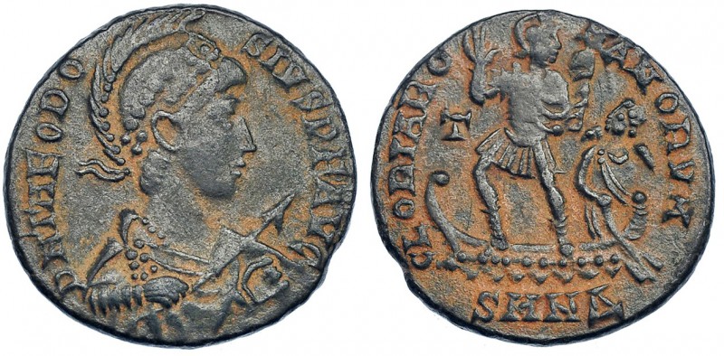 TEODOSIO I. Follis. Nicomedia (383-388). Marca: T en el campo; SMNΔen el exergo....