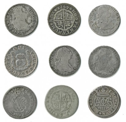 Lote de 9 monedas de 2 reales. Felipe V (2); Carlos III pretendiente (1); Fernan...