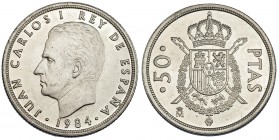 50 pesetas. 1984. M coronada. VII-483. Finas rayas. SC.