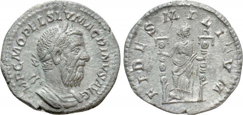 MACRINUS (217-218). Denarius. Rome

Obv: IMP C M OPEL SEV MACRINVS AVG. Laurea...