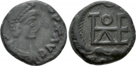 THEODOSIUS II (402-450). Nummus. Constantinople