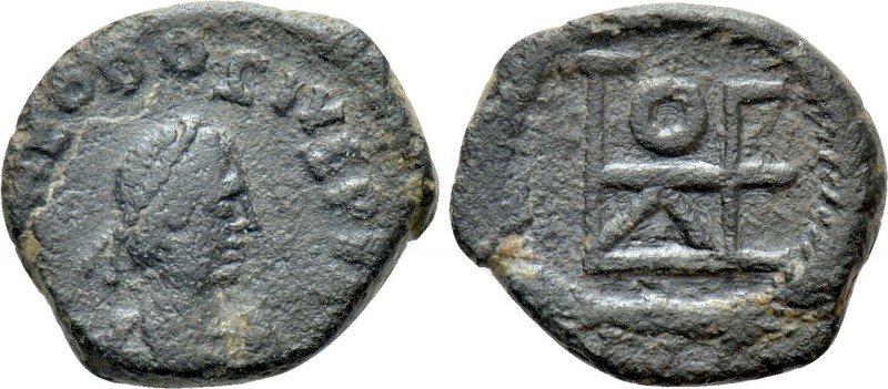 THEODOSIUS II (402-450). Nummus. Nicomedia(?)

Obv: D N THEODOSIVS P F AVG. Di...