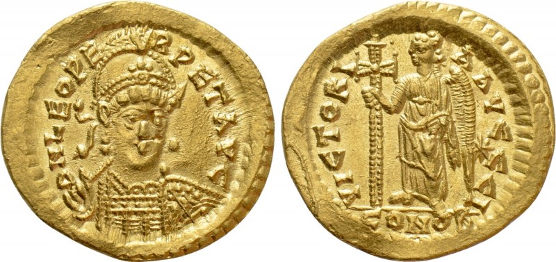 LEO I (457-474). GOLD Solidus. Constantinople

Obv: D N LEO PERPET AVG. Helmet...