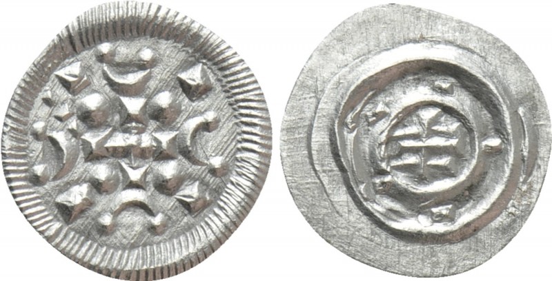 HUNGARY. Bela II (1131-1141). Denar

Obv: Cross with crescents and points in e...