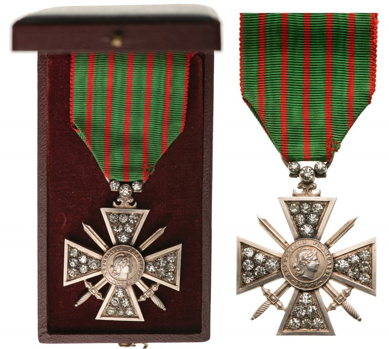 FRANCE
Croix de Guerre, 1914-1918, 
“Modèle des Maréchaux”
Uniface, 57, 46 mm...