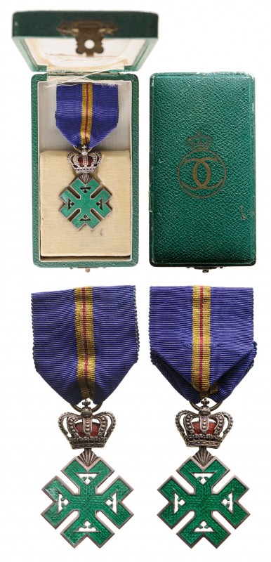 ROMANIA
Order of Ferdinand
Knight`s Cross. Breast Badge, Silver, emerald green...