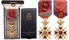 ROMANIA
Order of the Crown of Romania, 1881
Officer ‘s Cross, 2nd Model (1938), for Military with Oak Leaf for Exceptionnal 
Bravery. Breast Badge,...