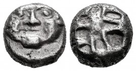 Mysia. Parion. Drachm. 550-520 BC. (Sng Cop-256). (Sng France-1343). Anv.: Facing head of gorgoneion with open mouth and protruding tongue. Rev.: Diso...