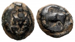 Ebusus. 1/4 calco. 300-200 BC. Ibiza. (Abh-903). Anv.: Bes with two snakes. Rev.: Bull left. Ae. 3,18 g. Almost VF. Est...40,00. 


 SPANISH DESCRI...