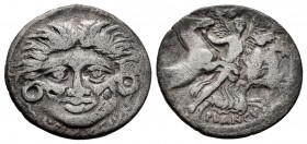 Plautius. L. Plautius Plancus. Denarius. 47 BC. Rome. (Ffc-1004). (Craw-453/1b). (Cal-1132). Anv.: Mask of Medusa, facing, hair dishevelled, with serp...