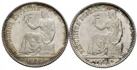 II Republic (1931-1939). 1 peseta. 1933*3-4. Madrid. Ag. Lot of 2 coins. Almost UNC/UNC. Est...40,00. 


 SPANISH DESCRIPTION: II República (1931-1...