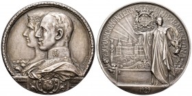 Alfonso XIII (1886-1931). Medal. 1929. Barcelona. Ag. 73,43 g. EXPOSICION INTERNACIONAL DE BARCELONA. Engraver: A. Parera. 50 mm. Hairlines. Almost XF...