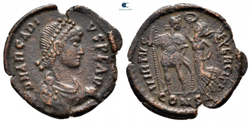 Arcadius AD 383-408. Constantinople
Nummus Æ

17 mm, 1,75 g



very fine