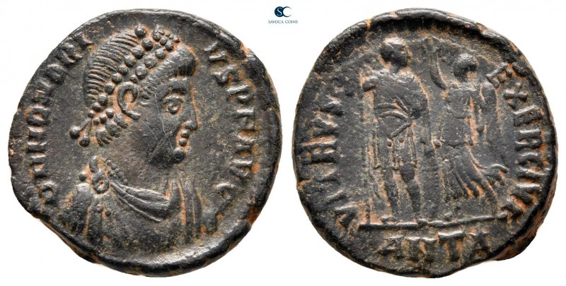 Honorius AD 393-423. Antioch
Nummus Æ

17 mm, 3,16 g



very fine