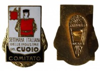 Distintivo settimana Italiana delle Industrie del Cuoio. *smalti con piccole mancanze e leggera frattura centrale. F.Bertoni Milano.