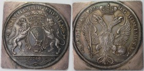 (121) Altdeutsche Munzen und Medaillen, BREMEN - STADT. Reichstalerklippe 1744, mit Titel Karls VII. Zwei Lowen halten das gekronte, ovale Stadtwappen...