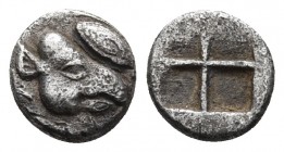 Lesbos, uncertain mint, early 5th cent. BC, BI 1/24 stater
Boar head right, above grain or eye
Incuse square
Rosen 547cf (1/12 stater). RARE
7.3mm / 0...