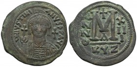 Justinian I 527-565 AD, AE follis, Cyzicus Mint, 539/540 AD
DNIVSTINI-ANVSPPAVC Facing bust of Justinian I cuirassed in plumed helmet, in right hand h...