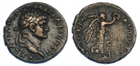 IMPERIO ROMANO. DOMICIANO (bajo Vespasiano). As. Roma (74 d.C.). R/ victoria a der. sobre proa de nave; VICTORIA AVGVST SC. AE 10,19 g. 26,2 mm. RIC-6...