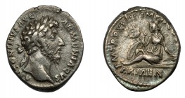 IMPERIO ROMANO. MARCO AURELIO. Denario. Roma (164-165). R/ Armenia sentada a izq., detrás escudo y vexillu; P M TR P XVIII IMP II COS III ARMEN. AR 3,...