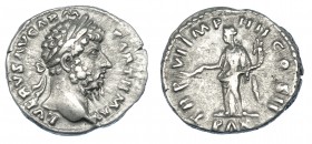 IMPERIO ROMANO. LUCIO VERO. Denario. Roma (161-162). R/ Pax a iz. con rama de olivo y cornucopia; TR P VI IMP IIII COS II/ PAX. AR 3,27 G. 18,4 mm. RI...