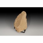 PREHISTORIA. Bifaz (Achelense, 200.000 a.C.). Cuarcita. Altura 13,5 cm.