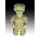EGIPTO. Baja Época. 712-343 a.C. Fayenza. Figura exenta de pateco en ambas caras. Altura 3,4 cm. Presenta falta de pies.